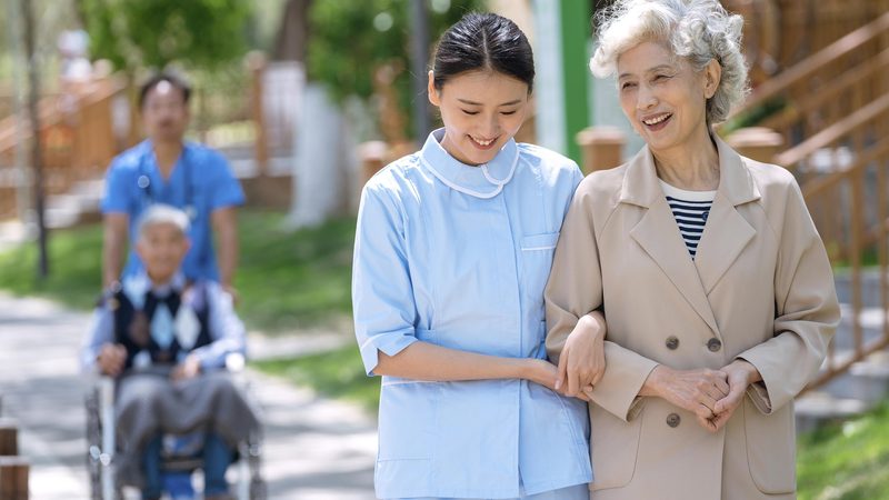 目前市场上常见的护理院床位尺寸主要有以下几种：
