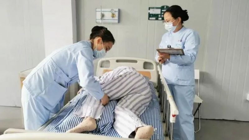 准备材料：根据当地要求，申请人需要准备以下材料：