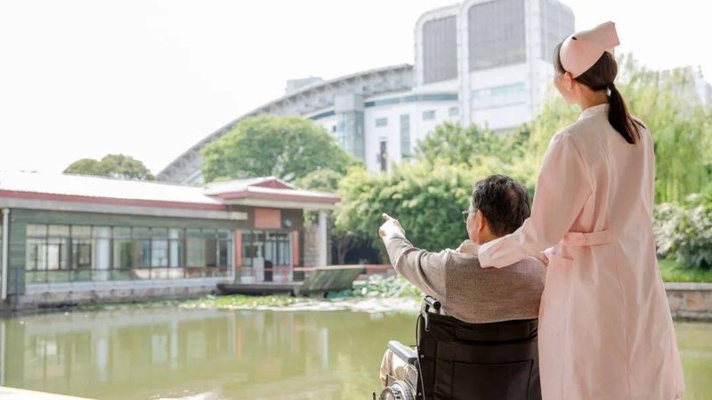 老人防走失定位器：守护安全，了解价格与选择要点